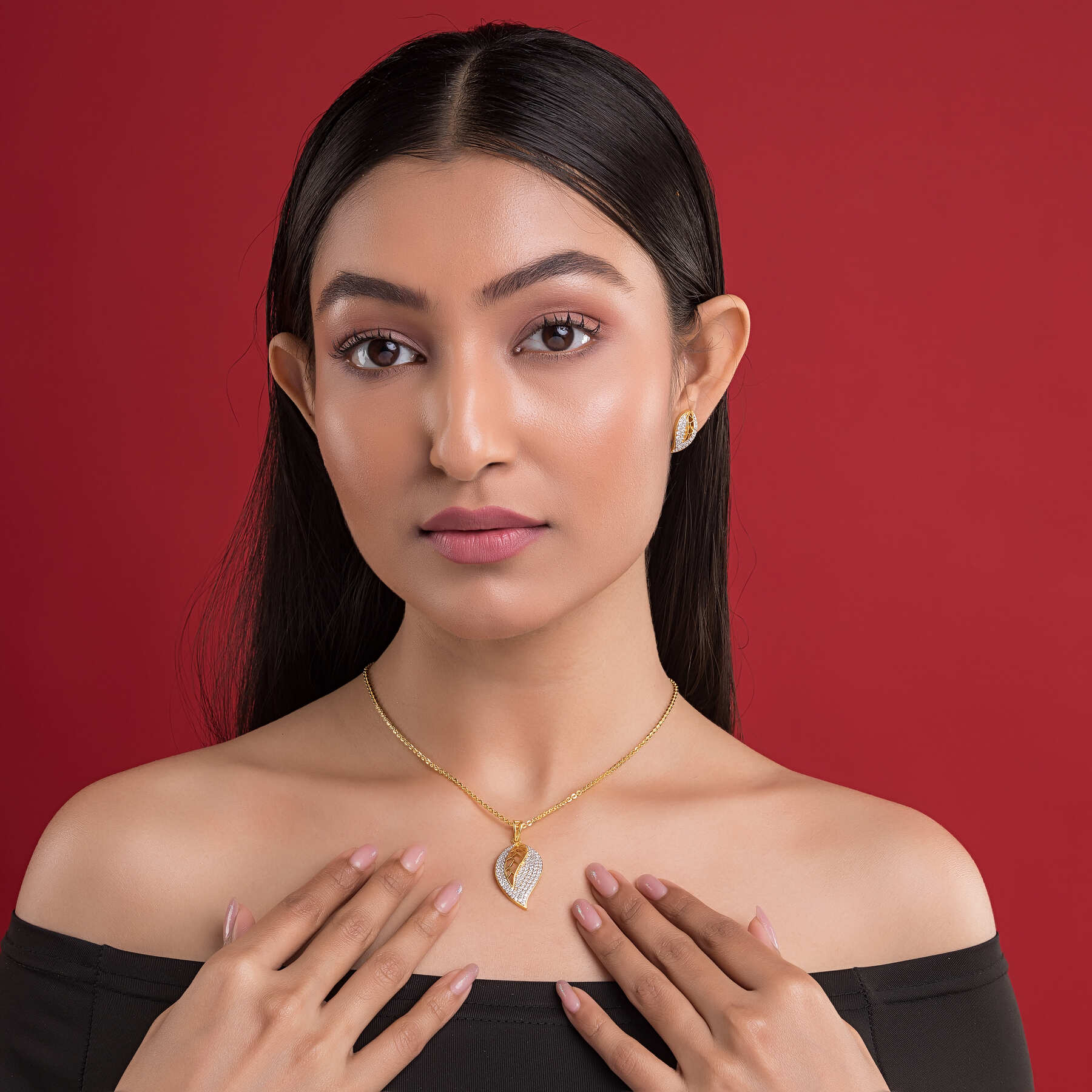 Shimmering Pendent & Earring Set